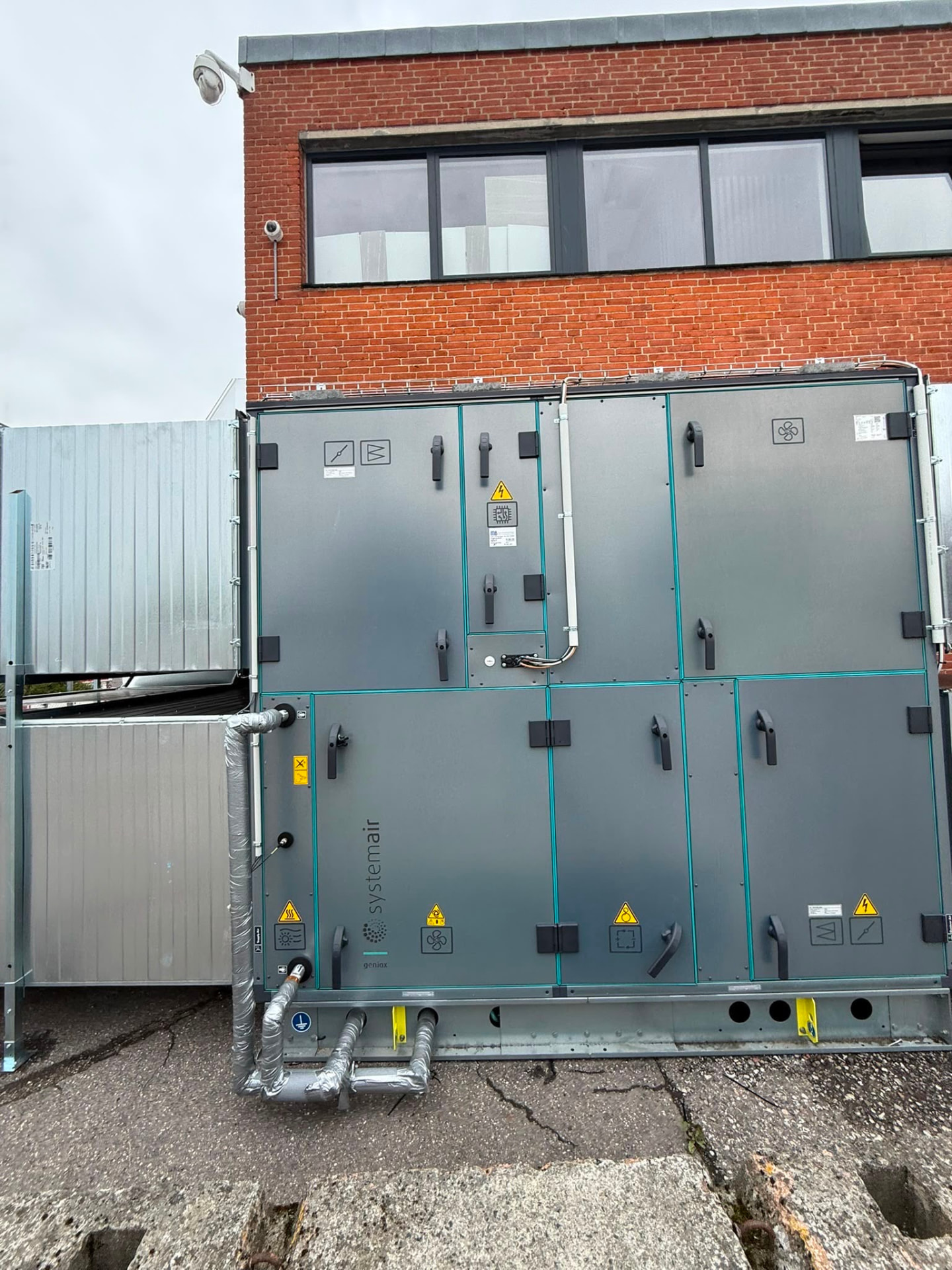Systemair ventilationsaggregat opstillet udendørs